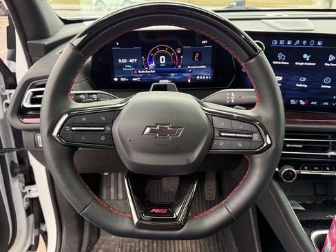 Used 2024 Chevrolet Traverse RS image 17