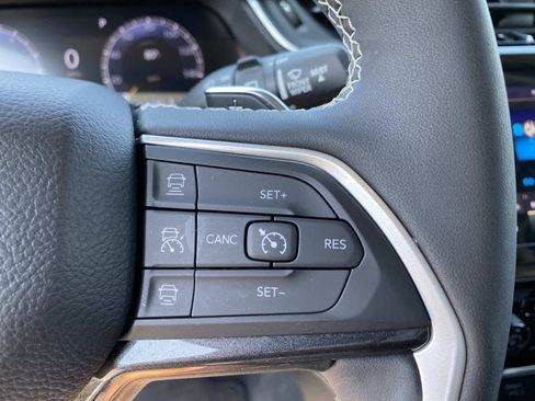 Certified 2023 Jeep Grand Cherokee Laredo w/ Luxury Tech Group I AWD/4WD image 16