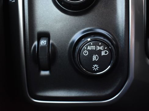 Used 2018 Chevrolet Silverado 1500 LTZ w/ LTZ Plus Package image 28