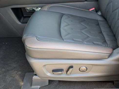 New 2026 Nissan Pathfinder Platinum FWD image 10