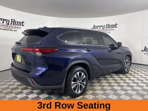 Used 2021 Toyota Highlander XLE FWD image 5