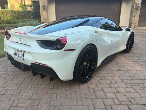Used 2019 Ferrari 488 GTB RWD image 4