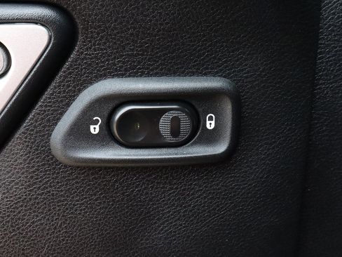 Used 2017 Jeep Wrangler Unlimited Rubicon image 25