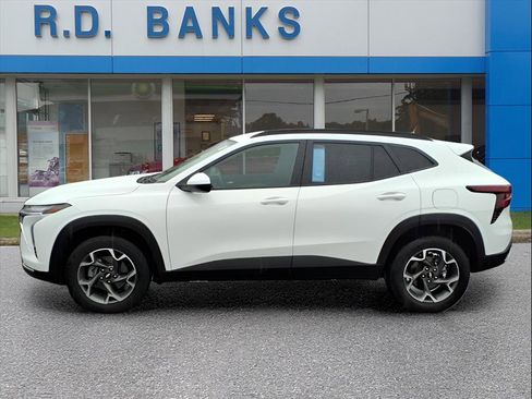 Certified 2024 Chevrolet Trax LT w/ Driver Confidence Package image 2