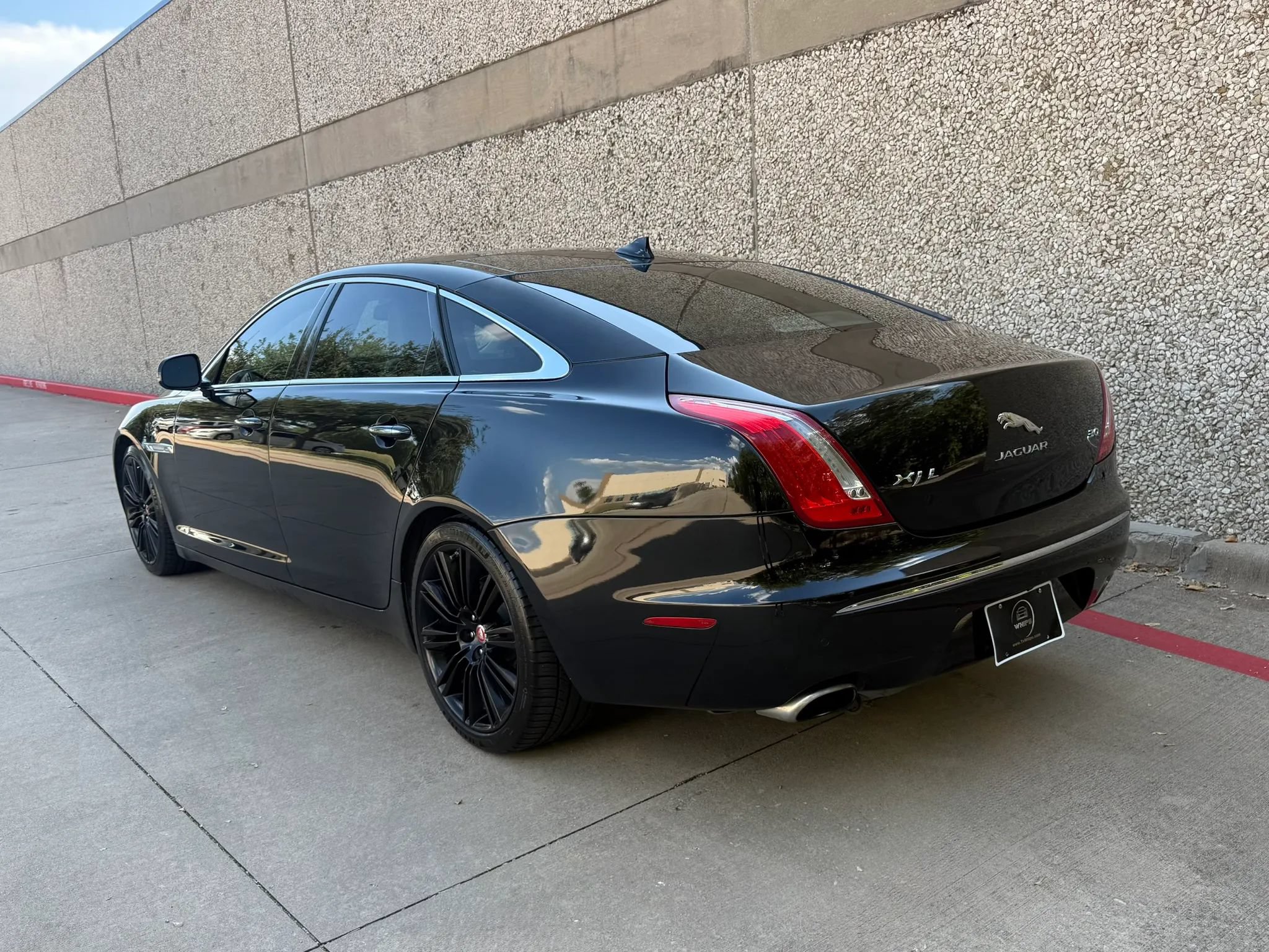 Used 2015 Jaguar XJ L Portfolio RWD image 4
