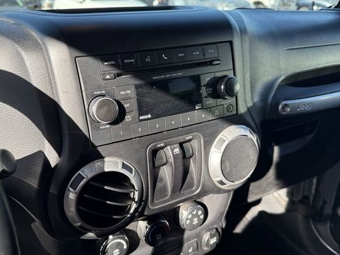Used 2015 Jeep Wrangler Rubicon w/ Power Convenience Group AWD/4WD image 5