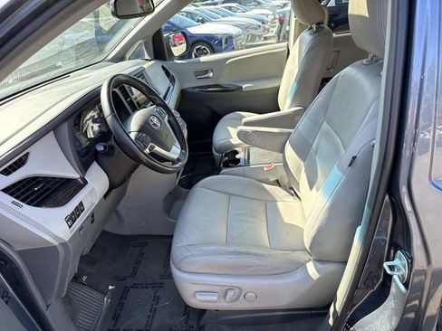 Used 2016 Toyota Sienna XLE w/ XLE Navigation Package FWD image 14