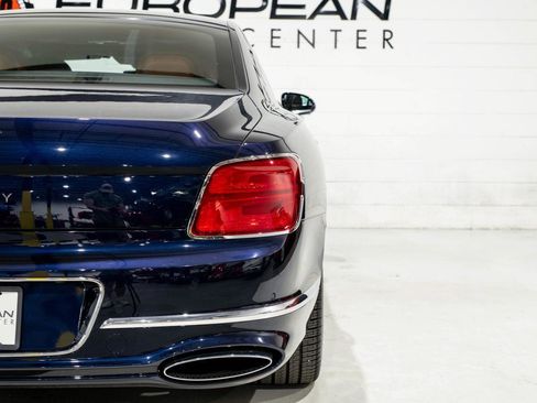 Used 2021 Bentley Flying Spur W12 image 25