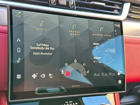 Used 2025 Jaguar F-PACE R-Dynamic S image 21