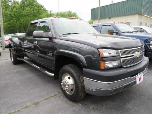 Used 2005 Chevrolet Silverado 3500 LT w/ Heavy-Duty Power Package image 1