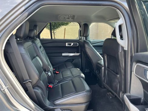Used 2023 Ford Explorer XLT w/ Equipment Group 202A AWD/4WD image 18