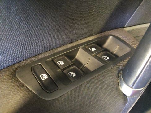 Used 2019 Volkswagen Golf S FWD image 27