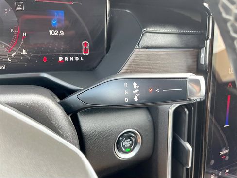 Used 2024 GMC Acadia Denali image 17