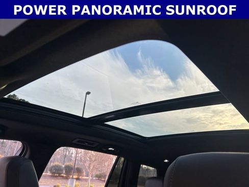 Used 2025 Cadillac XT6 Luxury image 2