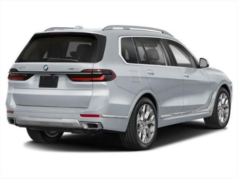 New 2026 BMW X7 xDrive40i w/ M Sport Package AWD/4WD image 2