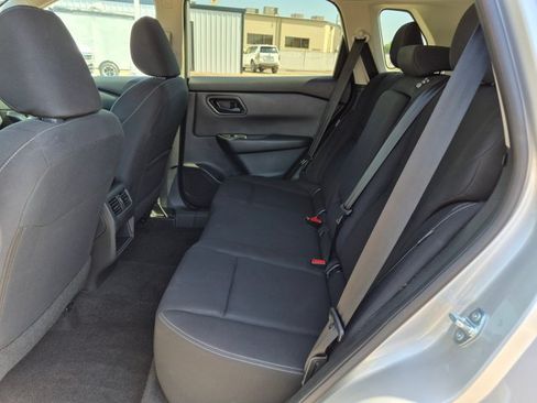 Used 2024 Nissan Rogue S AWD/4WD image 18