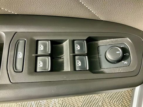 Used 2023 Volkswagen Atlas Cross Sport SEL R-Line AWD/4WD image 23