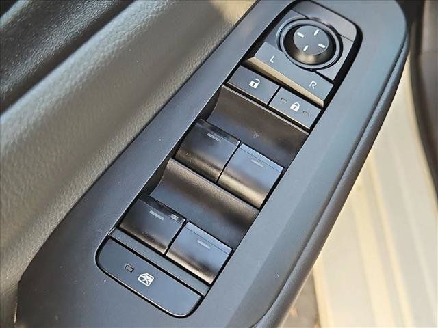 Used 2025 Toyota Prius LE FWD image 11