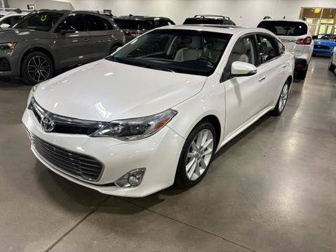 Used 2015 Toyota Avalon Limited FWD image 2