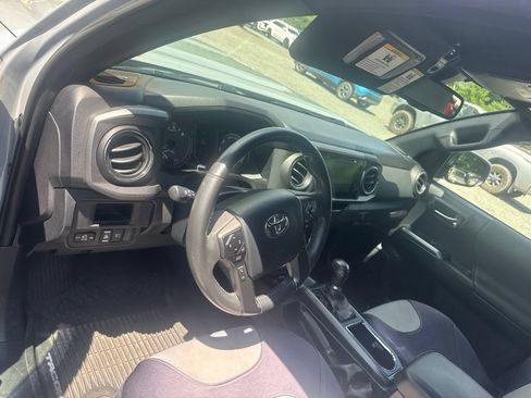 Used 2018 Toyota Tacoma TRD Sport AWD/4WD image 20