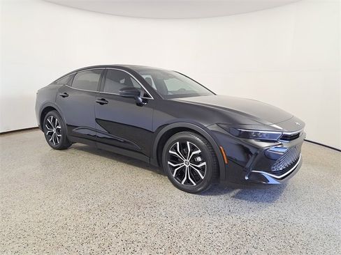 Used 2024 Toyota Crown Limited image 4