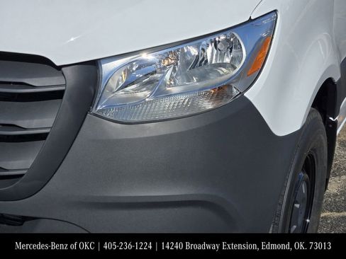 Used 2025 Mercedes-Benz Sprinter 2500 image 7