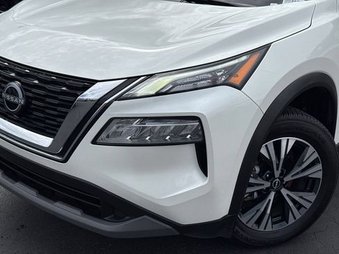 Used 2023 Nissan Rogue SV FWD image 3
