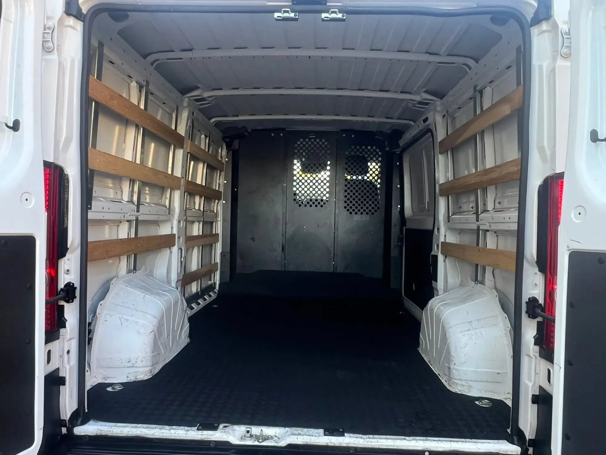 Used 2025 RAM ProMaster 2500 w/ U-Haul Equipment Group FWD image 10