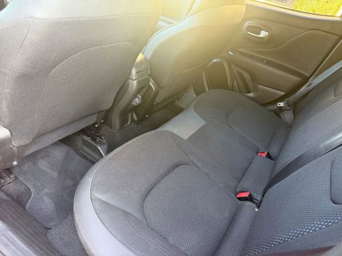 Used 2020 Jeep Renegade Altitude image 7