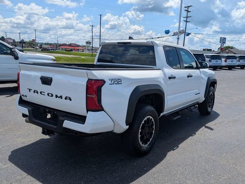 Used 2025 Toyota Tacoma TRD Off-Road AWD/4WD image 8