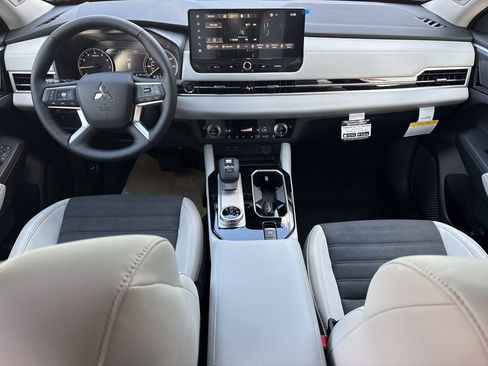 New 2026 Mitsubishi Outlander SE FWD image 16