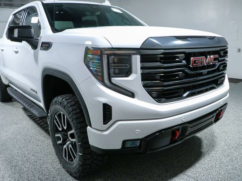 Used 2024 GMC Sierra 1500 AT4 w/ Technology Package AWD/4WD image 6