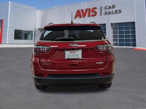Used 2025 Jeep Compass Latitude w/ Sun & Sound Group AWD/4WD image 7
