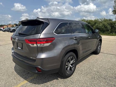 Used 2019 Toyota Highlander Plus AWD/4WD image 9