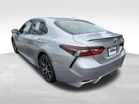 Used 2024 Toyota Camry SE image 30