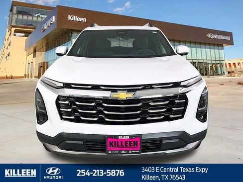 Used 2025 Chevrolet Equinox LT w/ Convenience Package II image 2
