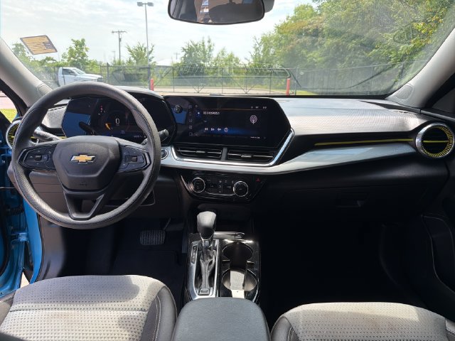 Used 2025 Chevrolet Trax LT FWD image 25