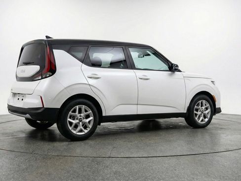 Used 2025 Kia Soul LX w/ LX Technology Package FWD image 9