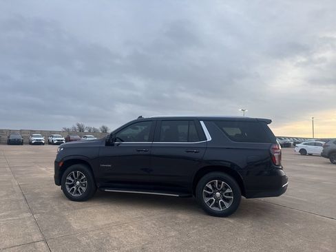 Used 2022 Chevrolet Tahoe LT w/ Luxury Package image 15