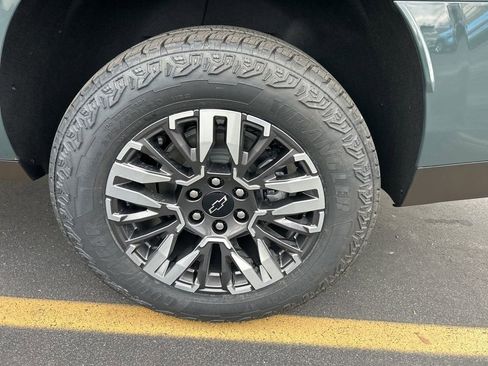 New 2026 Chevrolet Suburban Z71 image 48