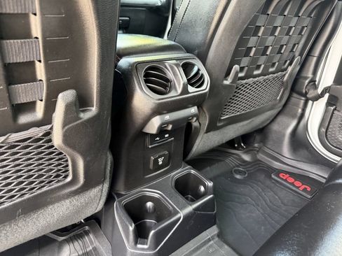 Used 2020 Jeep Gladiator Rubicon AWD/4WD image 33