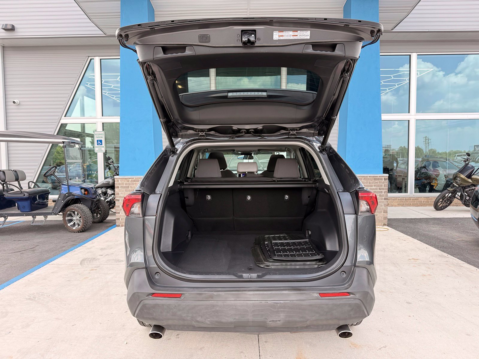 Used 2023 Toyota RAV4 XLE w/ Convenience Package FWD image 36