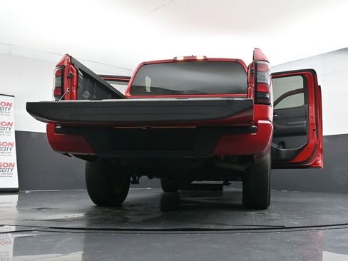 Used 2023 Nissan Frontier SV image 41