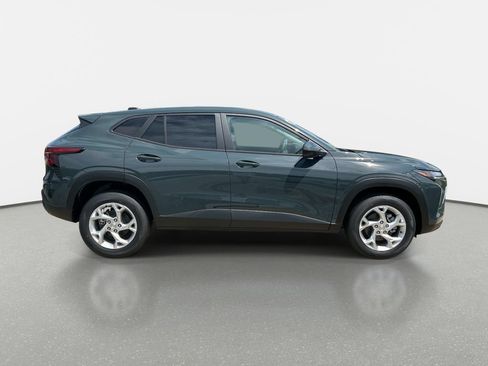 New 2026 Chevrolet Trax LS w/ LS Convenience Package FWD image 2