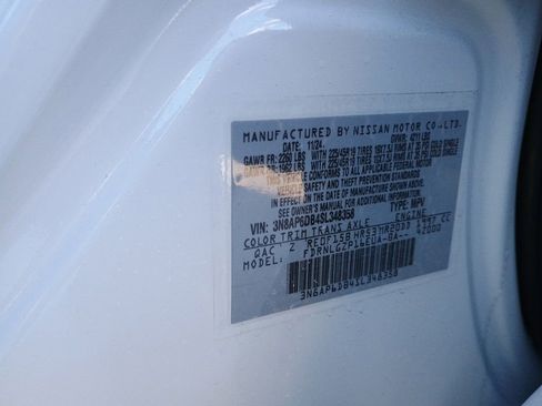 New 2025 Nissan Kicks SR image 31