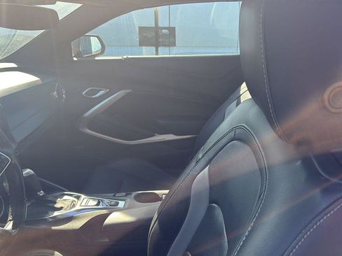 Used 2018 Chevrolet Camaro LT RWD image 7