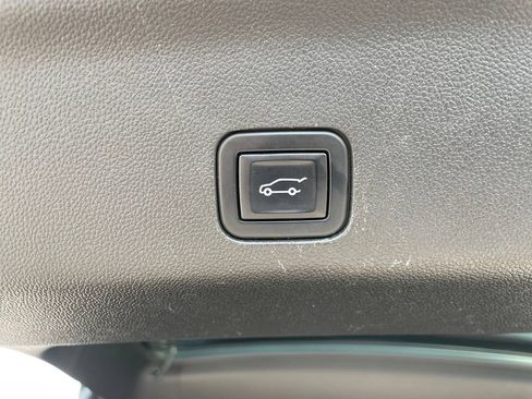 Used 2022 Chevrolet Tahoe Premier AWD/4WD image 34