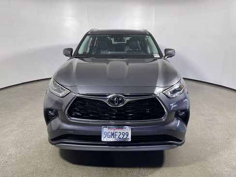 Used 2023 Toyota Highlander Platinum FWD image 8
