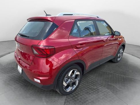Used 2024 Hyundai Venue Limited image 3