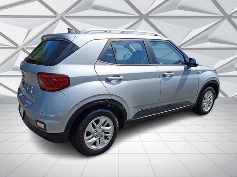 Used 2020 Hyundai Venue SEL image 11
